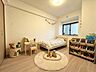 子供部屋：子供部屋は明るい空間となっています！寝室にも良さそうですね！ ※家具はイメージです。
