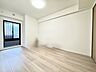 洋室：洋室は明るい空間となっています！子供部屋にも良さそうですね！ 