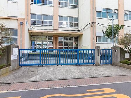 足立区立東綾瀬中学校 徒歩6分。 480m