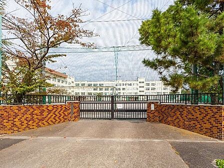 足立区立花保中学校 徒歩5分。 330m