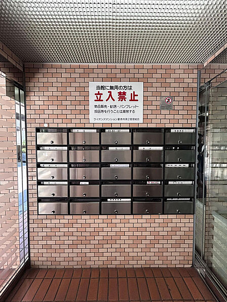 きれいに整頓された集合ポストは、物件がしっかりと管理されている証拠。日々の郵便物の受け取りも、ストレスなくスムーズに行えます。