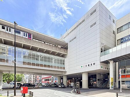 綺麗に整備された駅周辺エリア。毎日の移動がスムーズで、お出かけや通勤通学にも大変便利なロケーションです。