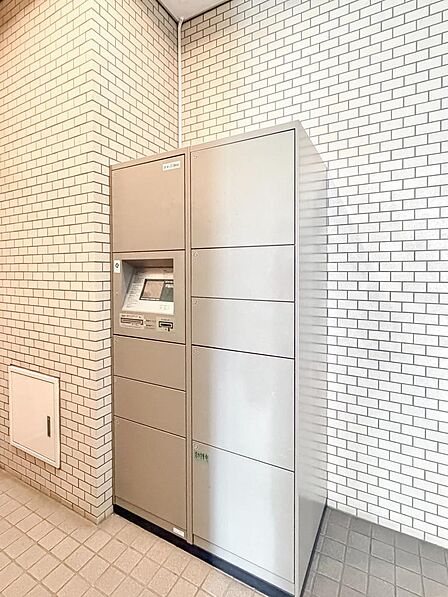 不在時にも便利な宅配ボックス完備。