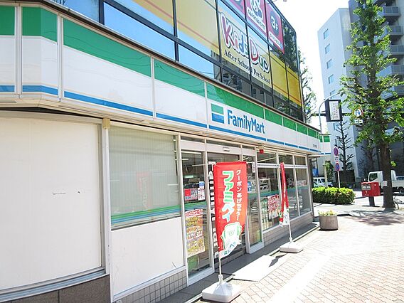 ファミリーマー...