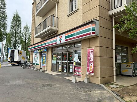セブンイレブン印西牧の原店 徒歩1分。 16m