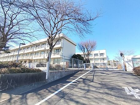 白井市立南山小学校 徒歩13分。 1010m