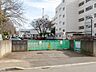 周辺：飯山満南小学校　徒歩約8分（約580ｍ）