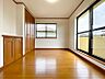 室内：バルコニーに繋がるお部屋は解放感がありますね