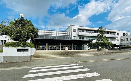 四街道市立四街道中学校 徒歩13分。 990m
