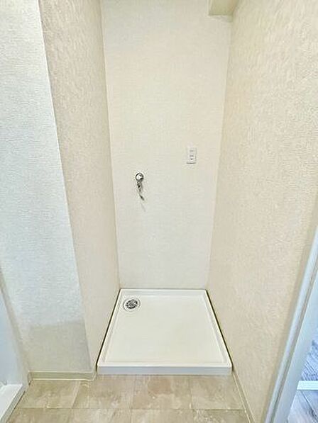 圧迫感のない玄関は、帰宅時の疲れを癒やしてくれる心地よい空間