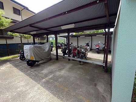 【バイク置場】