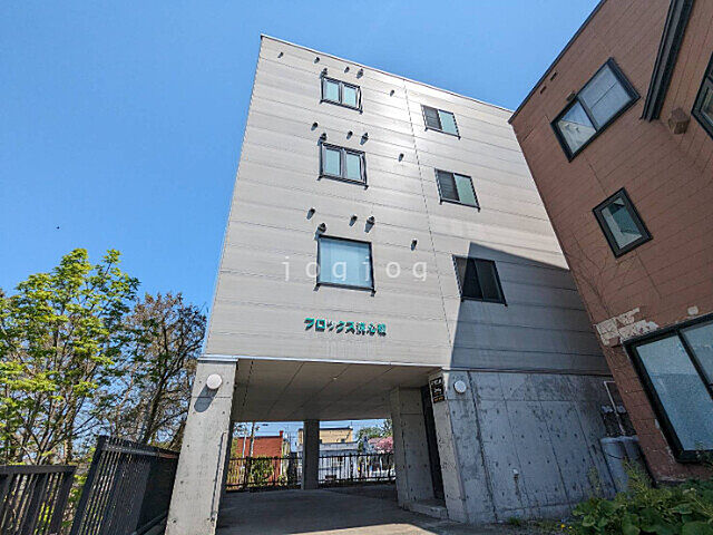 2 / 8