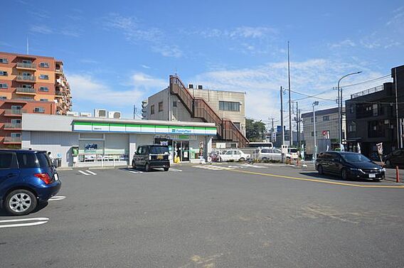 ファミリーマー...