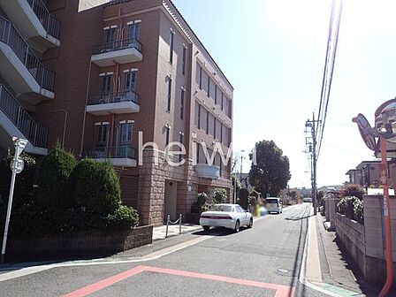 【前面道路含む現地写真】