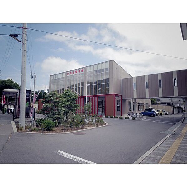 画像27:図書館「上田市立真田図書館まで2034ｍ」