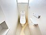 トイレ：トイレは1階と2階両方に設備。生活のしやすさにもこだわった間取りです。