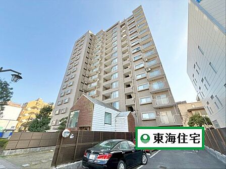 「15階建て3階部分の落ち着いた住環境もポイント。」