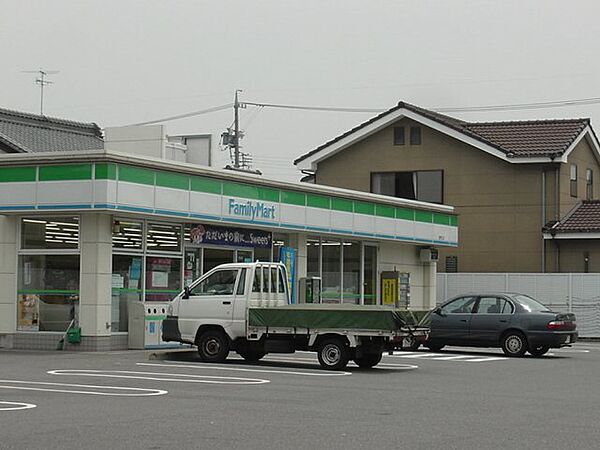 画像26:ファミリーマート港甚兵衛通店 470m