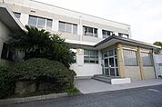 八熊小学校 679m