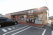 セブンイレブン名古屋服部3丁目店 361m