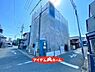 外観：1号棟外観写真 　　　平日の案内も可能です 　お気軽にお問い合わせください 
