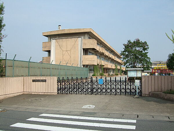 画像17:小山市立小山城北小学校まで946m