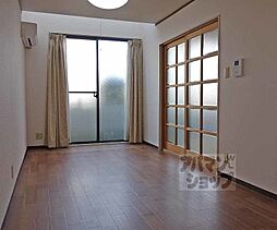 JR山陰本線 亀岡駅 徒歩14分の賃貸アパート 3階1LDKのリビング/ダイニング