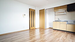 グロリアス雅 203 2階1LDKのリビング/ダイニング