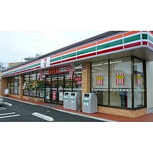 周辺:コンビニ「セブンイレブン津市藤方北店まで348m」 周辺:コンビニ「セブンイレブン津市藤方北店まで348m」