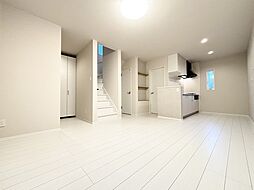 サクラフラット　ホワイト 1 3LDKのリビング/ダイニング