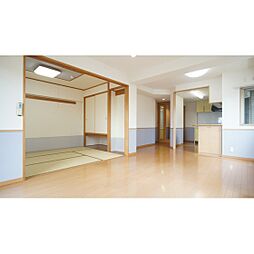 グリーンシャトーＨＴ 502 5階4LDKのリビング/ダイニング