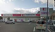ドラックストア「ココカラファイン浜田店まで694ｍ」