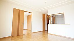 ロイヤル　ラ　ファミーユB棟 205 2階2LDKのリビング/ダイニング