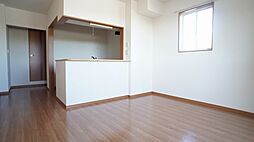 スターウェーブ千代崎 201 2階2LDKのリビング/ダイニング