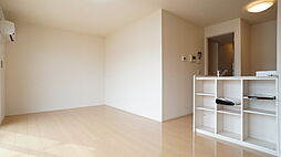 アゼリア岸岡 102 1階1LDKのリビング/ダイニング