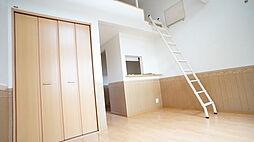 コリーヌ　ロロサエ 101 1階ワンルームのリビング/ダイニング