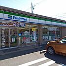 コンビニ「ファミリーマート鈴鹿末広南店まで734ｍ」