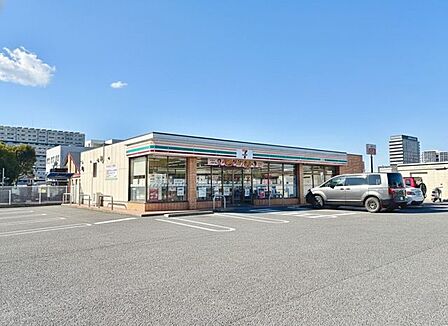 コンビニ セブンイレブン 印西中央南店まで徒歩約5分(270m)