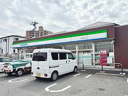 コンビニ ファミリーマート 松戸幸谷店まで徒歩8分（500m）
