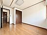 室内：洋室です、ぜひ現地にて、実際の広さや開放感をお確かめください。