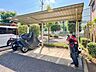 駐車場：整理された使いやすい共用スペース。管理の行き届いた環境です。