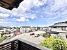 その他：周辺は閑静で緑豊かな住宅地。窓から見える景色が、日々の暮らしに安らぎを与えます。