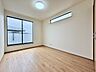 子供部屋：お子様の成長に合わせてレイアウトしやすいお部屋。明るい空間で健やかな成長を。
