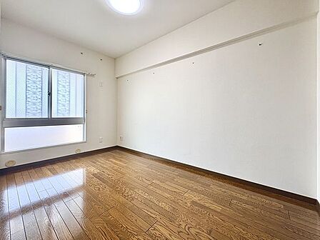 洋室です、ぜひ現地にて実際の広さや解放感をお確かめください