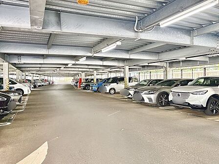 敷地内駐車場です、ぜひ現地にて実際の広さや解放感をご体感ください。