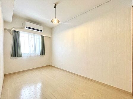 主寝室として、大きなベッドを置いても圧迫感のないリラックス空間（CG加工により家具等を消した画像です）