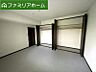 室内：ゆとりの洋室、約9.6帖です。収納もたっぷり♪
