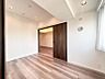 子供部屋：【洋室：5.6帖】　収納力を兼ね揃えており、ゆったりとしたくつろぎの空間をつくれます