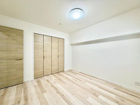 【洋室:6.5帖】 一日の疲れをいやしてくれる主寝室。時を忘れて過ごす場所として過ごせるお部屋です