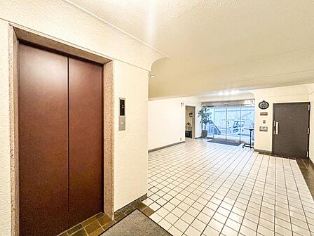 【エレベーター】 しっかりと管理が行き届いており、いつも共用部は綺麗に保たれています